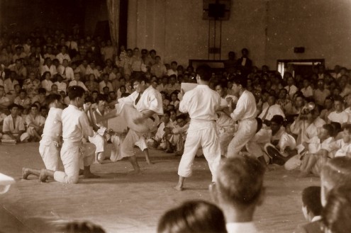 Mr. Ohshima breaking boards in 4 different ways using 4 different methods during the 1957 demonstration.